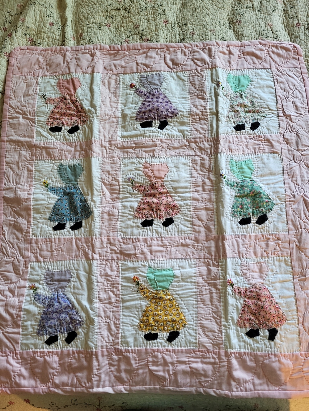 1980s Handmade Sunbonnet Sue Patchwork Baby Quilt - Pink